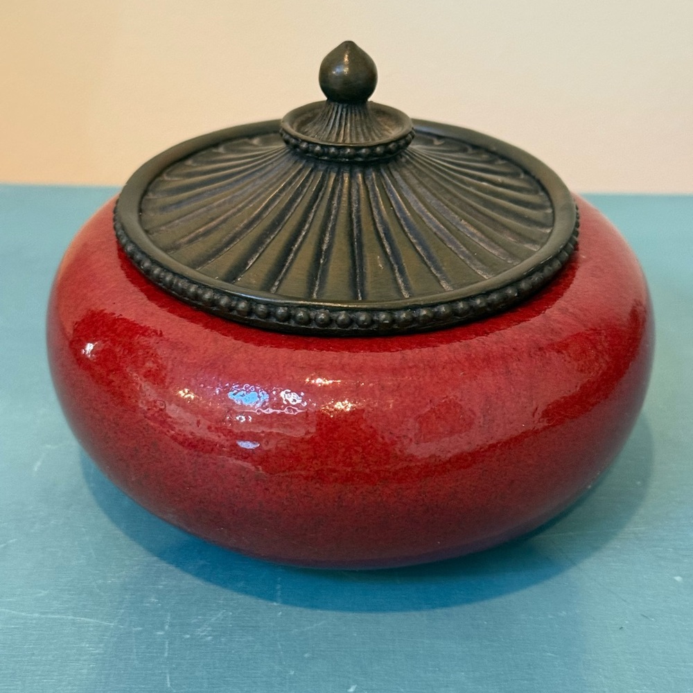 Vintage Sang de Boeuf Oxblood Lidded Jar Fitz & Floyd
Malbaks Style Collectible